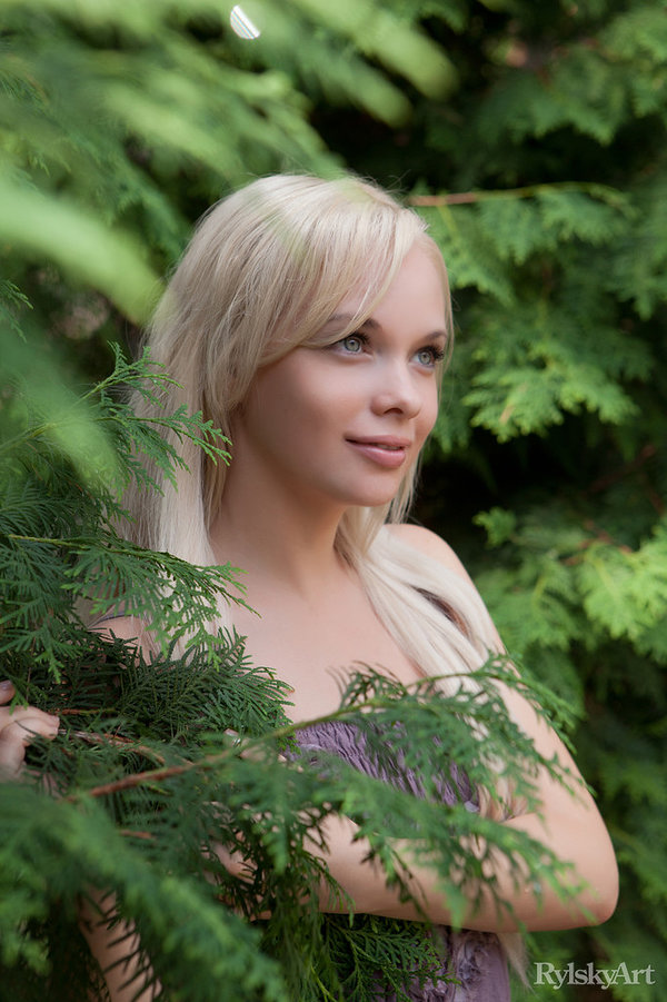Злата, 25